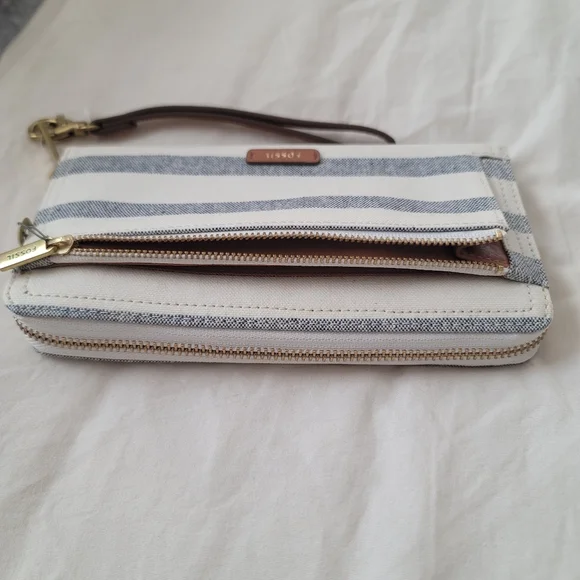 NWT Fossil Logan Blue White Stripe RFID Zip Accordian Wallet Wristlet - Picture 4 of 7